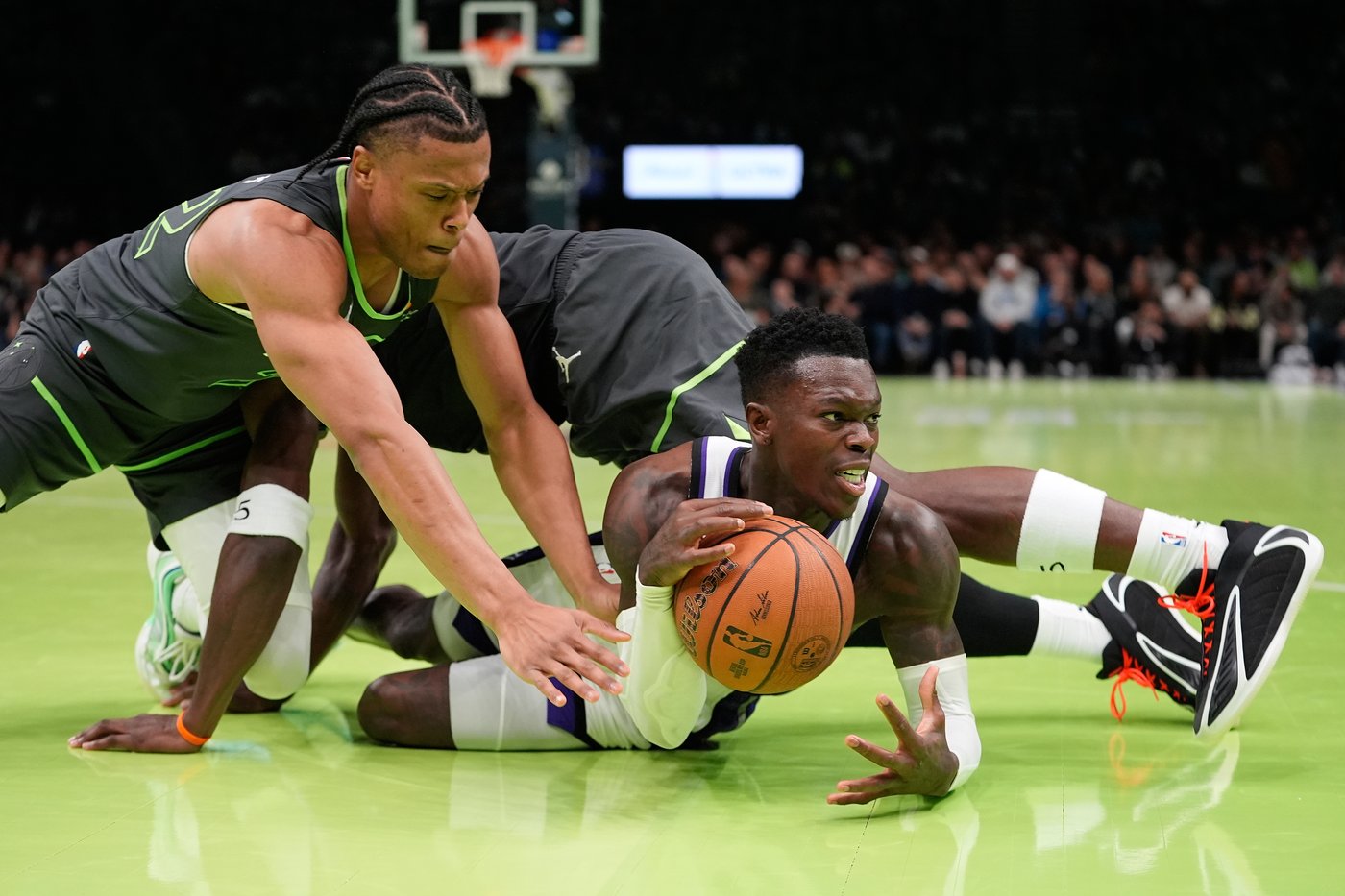 Edwards' 30 points power Timberwolves to 3rd straight win, 124-110 over Kings in NBA Cup | iNFOnews.ca