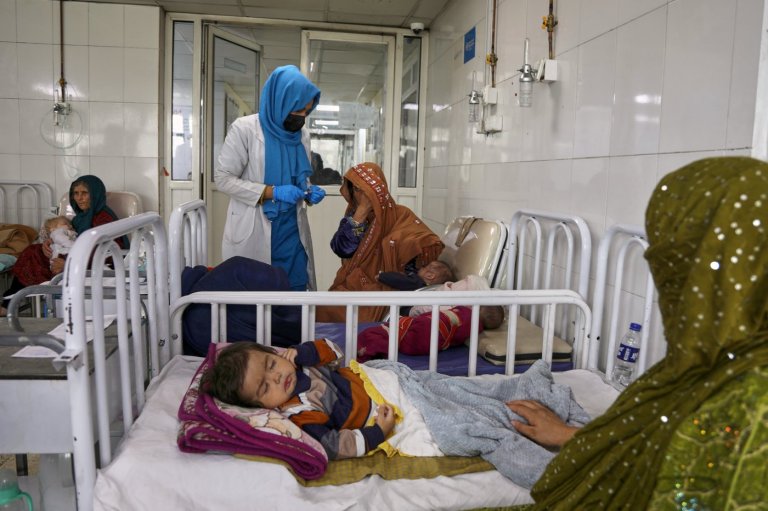 Afghanistan's child deaths are rising as food distributions face cuts, UN says | iNFOnews.ca