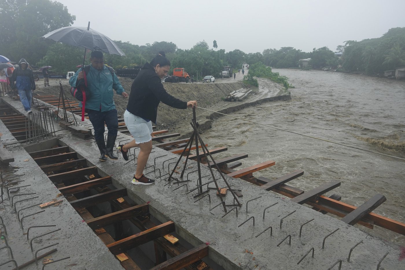 Tropical Storm Sara drenches Honduras’ northern coast with flash flooding and mudslides in forecast | iNFOnews.ca Tropical Storm Sara drenches Honduras’ northern coast with flash flooding and mudslides in forecast | iNFOnews.ca