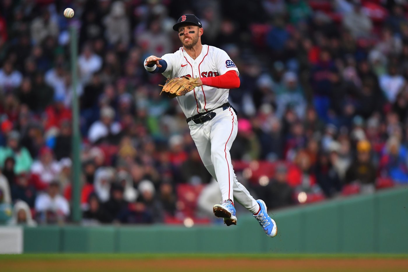 Padres beat Red Sox 3-2 at frigid Fenway on Laureano's bloop RBI single in 9th | iNFOnews.ca Padres beat Red Sox 3-2 at frigid Fenway on Laureano's bloop RBI single in 9th | iNFOnews.ca