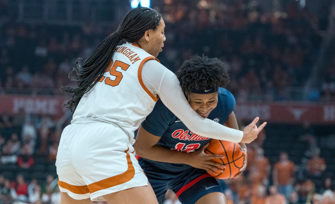 Lee scores 17 and makes clutch play to help No. 2 Texas survive No. 15 Mississippi 67-64 | iNFOnews.ca
