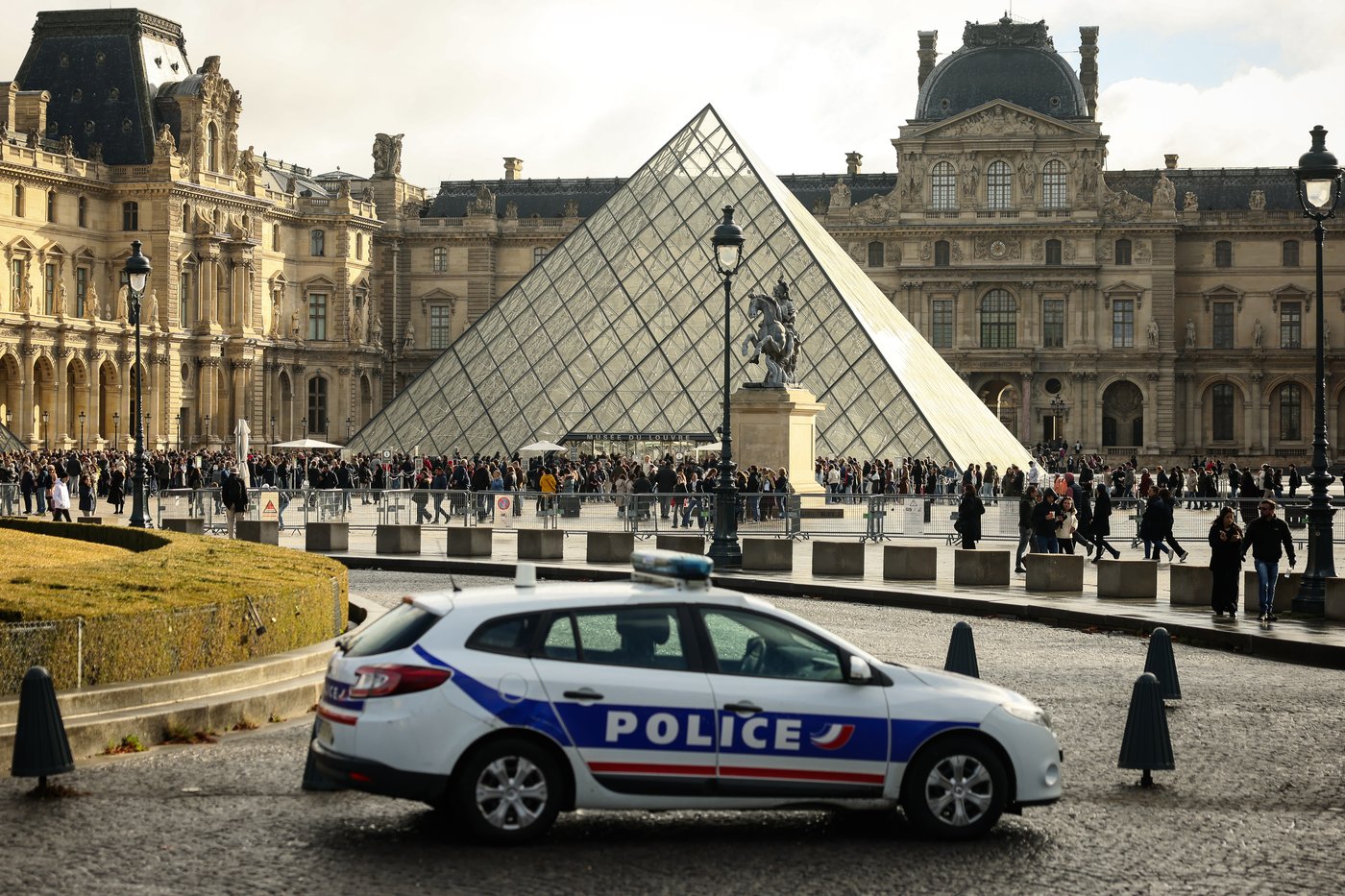 LISTEN: What we know about the Louvre crown jewel heist as told by AP reporter John Leicester | iNFOnews.ca