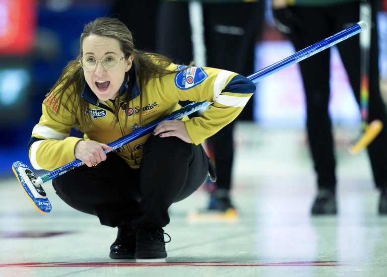 Black improves to 4-1 at Scotties Tournament of Hearts with 8-4 win over Scharf | iNFOnews.ca