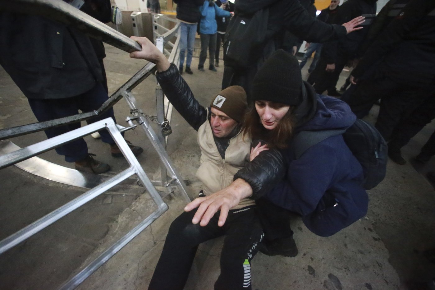 More than 200 people detained in Georgia during protests over the suspension of EU talks | iNFOnews.ca