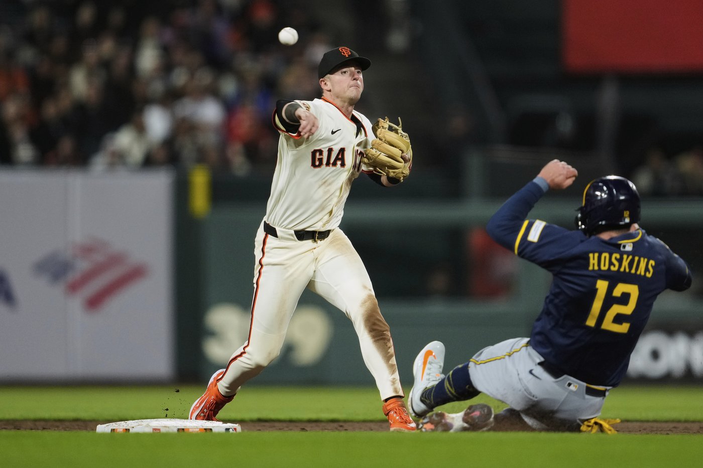 Wilmer Flores hits go-ahead homer and Jung Hoo Lee adds RBI triple as Giants beat Brewers 5-2 | iNFOnews.ca