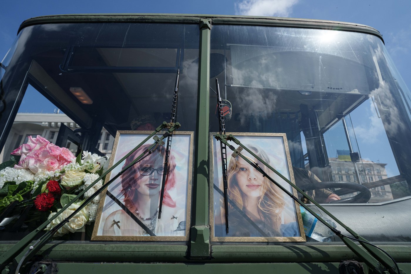 Kyiv holds a funeral for 2 young sisters killed by a Russian missile strike | iNFOnews.ca Kyiv holds a funeral for 2 young sisters killed by a Russian missile strike | iNFOnews.ca