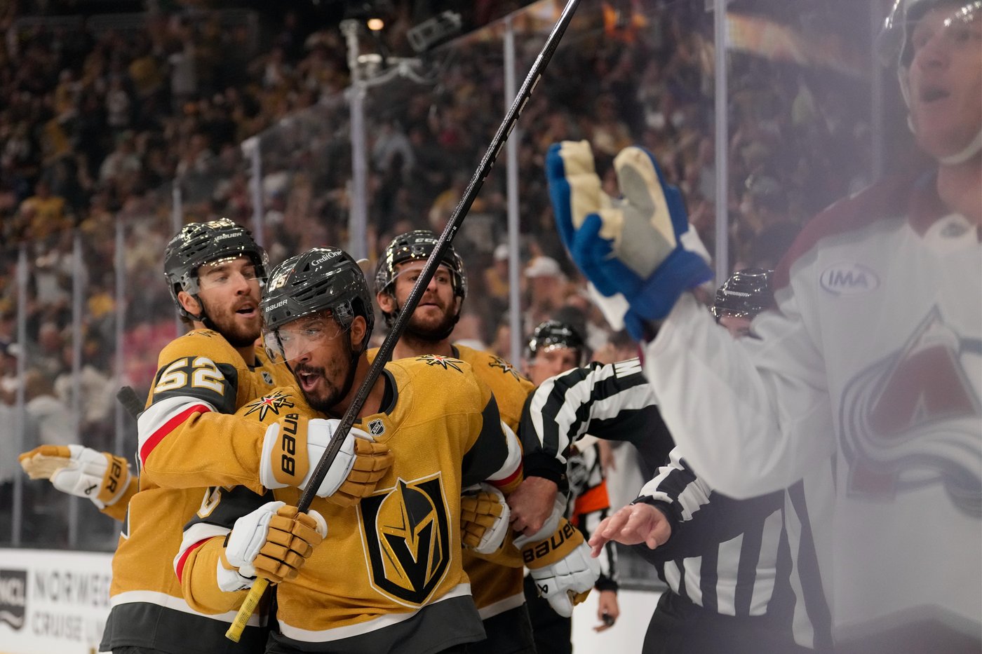 Hertl’s late winner caps Golden Knights’ wild 5-3 rally, giving them a 3-0 series lead on Avalanche | iNFOnews.ca Hertl’s late winner caps Golden Knights’ wild 5-3 rally, giving them a 3-0 series lead on Avalanche | iNFOnews.ca