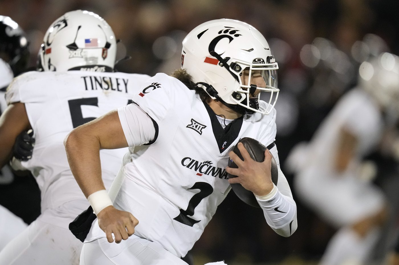 Rocco Becht throws for a score and runs for a score in Iowa State's 34-17 win over Cincinnati | iNFOnews.ca