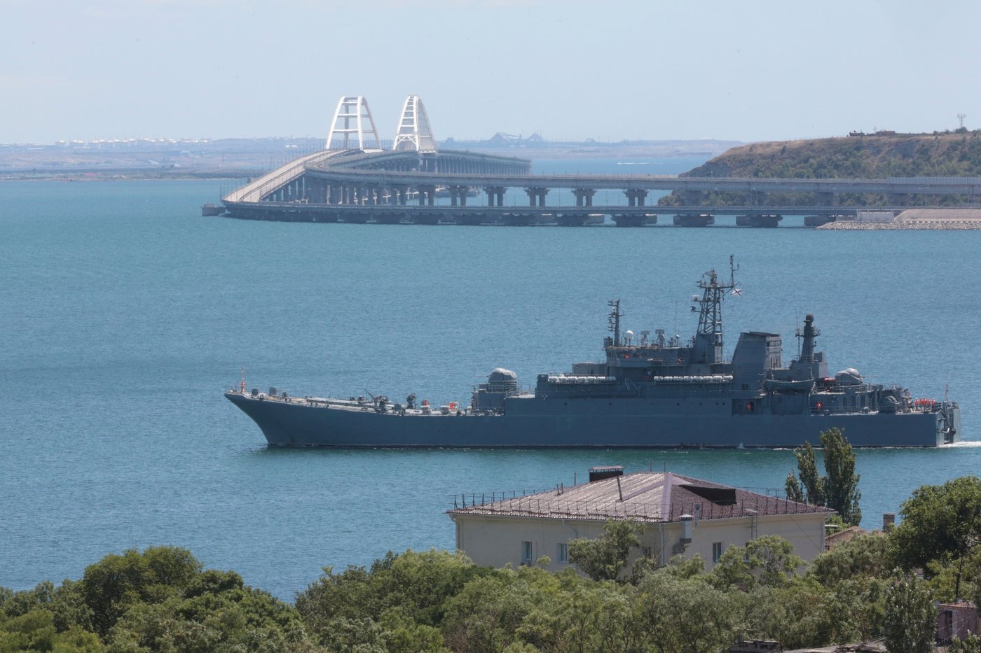 Ukraine hits fuel supplies to Crimea, sparking a fuel crisis on the Russian-held peninsula | iNFOnews.ca