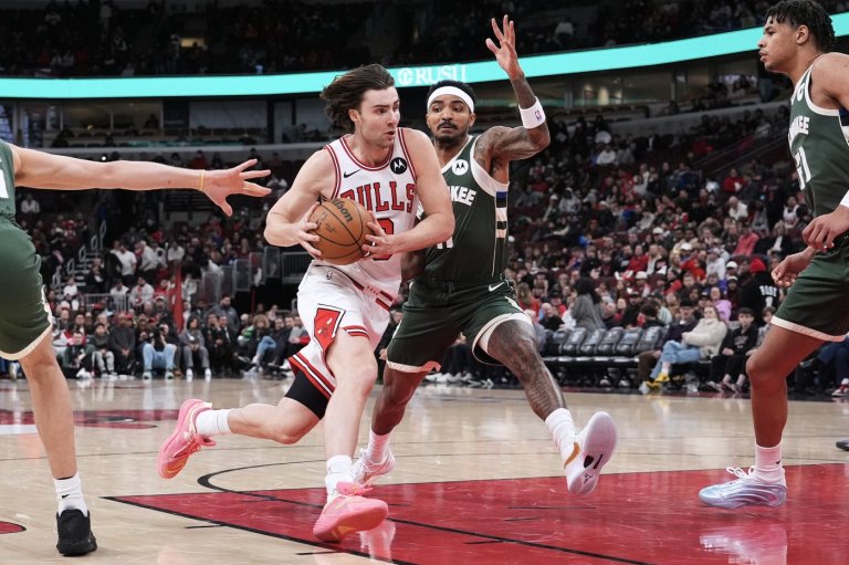Giddey ties Pippen for franchise triple-doubles as Bulls rout Bucks 120-97 | iNFOnews.ca