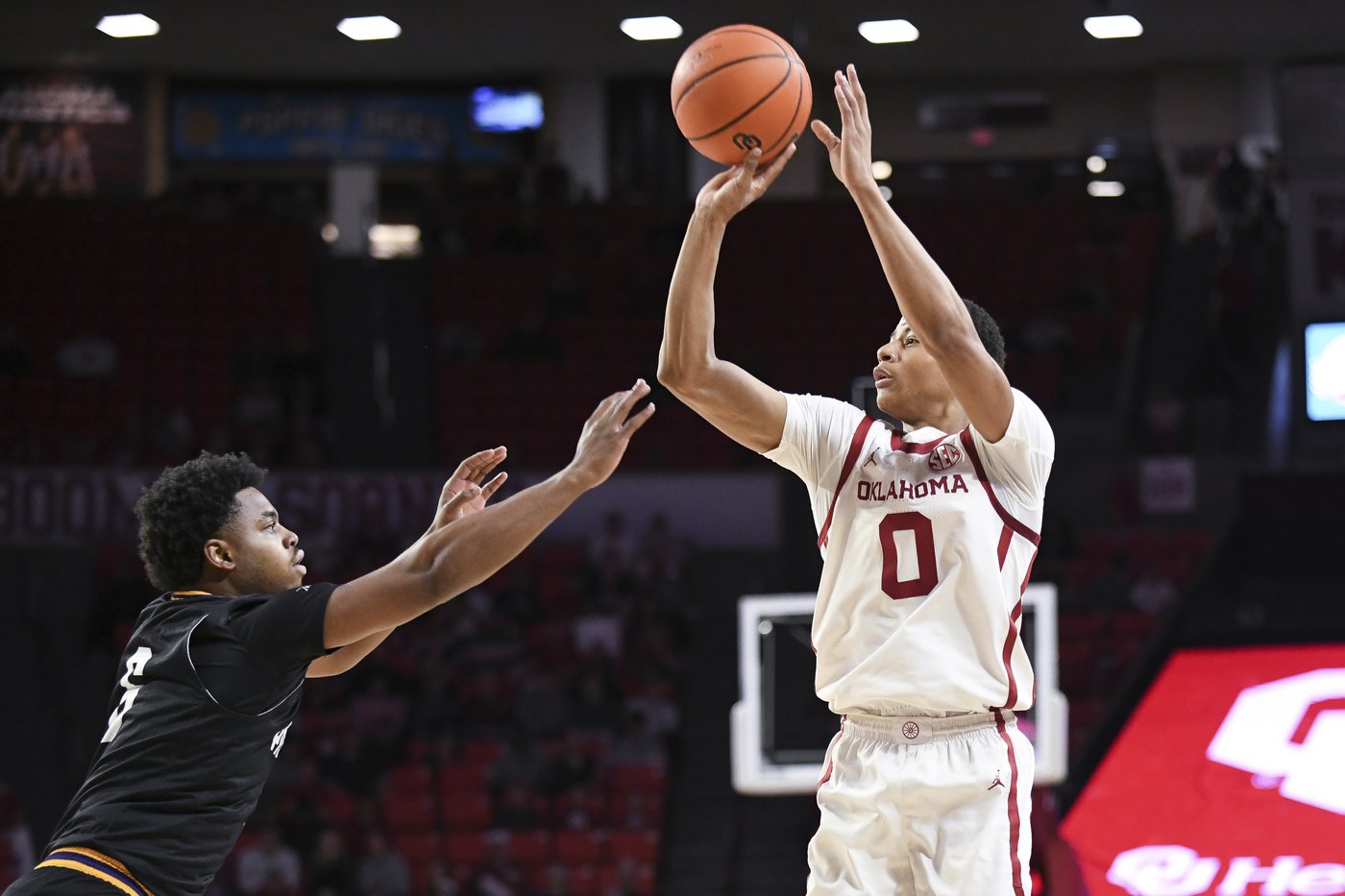 Moore, Fears help No. 12 Oklahoma put away Prairie View 89-67 to remain unbeaten | iNFOnews.ca Moore, Fears help No. 12 Oklahoma put away Prairie View 89-67 to remain unbeaten | iNFOnews.ca