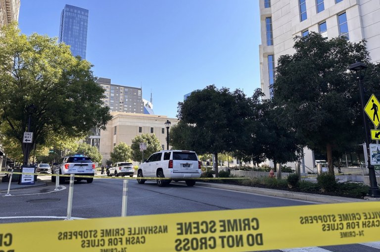 Man with a gun and knife is fatally shot by security at Nashville federal courthouse, police say | iNFOnews.ca