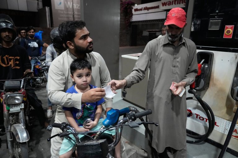 Pakistan provides fuel aid to over 9 million low-income people as Middle East war drives up prices | iNFOnews.ca