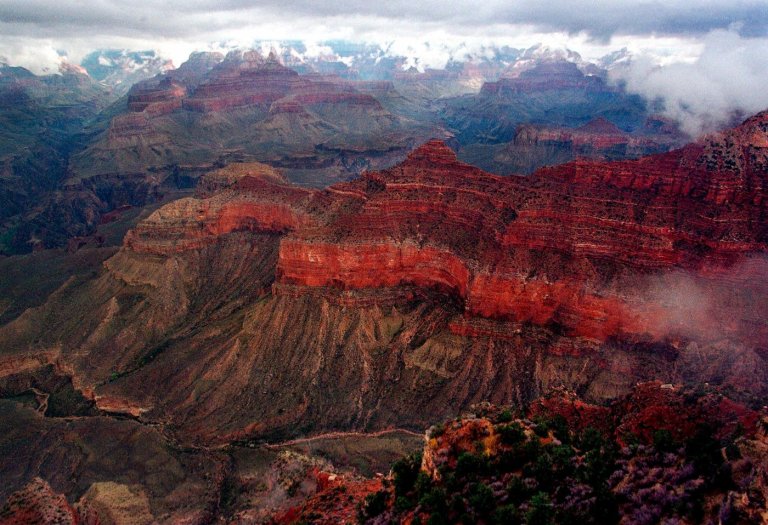 3 hikers die of suspected heat-related illness during rising temperatures at Grand Canyon | iNFOnews.ca
