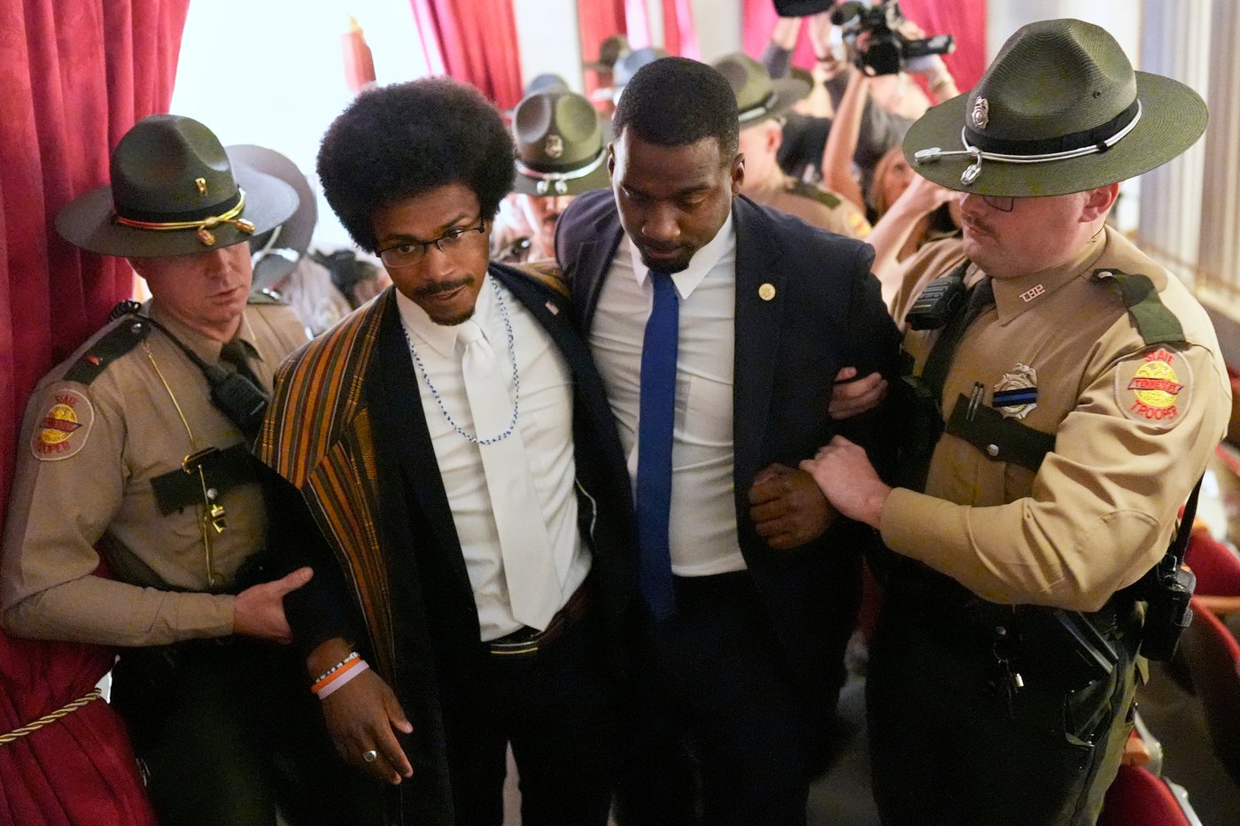 Demonstrators rally in Tennessee and Alabama against redistricting efforts, in photos | iNFOnews.ca