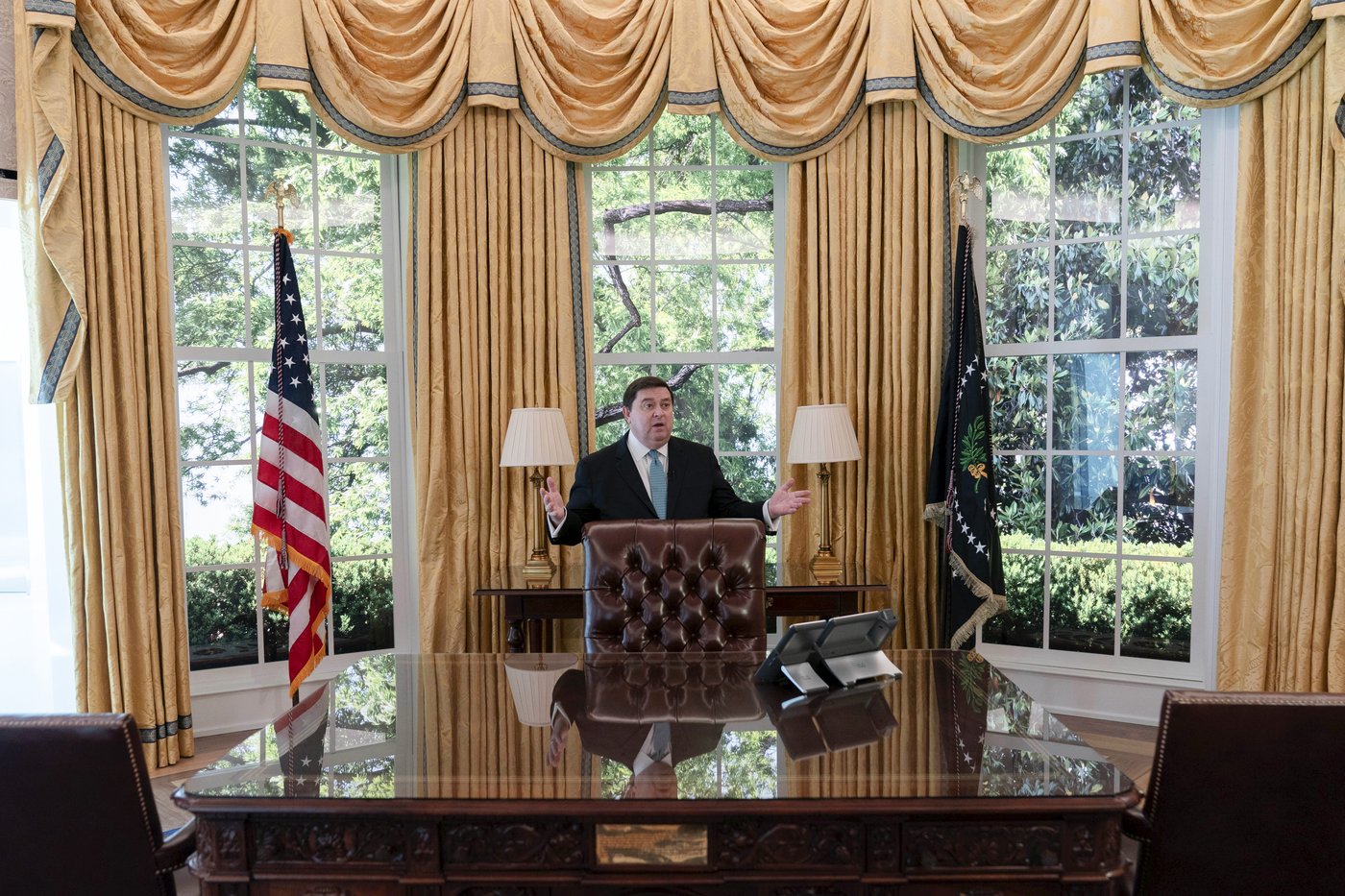 Tourists can finally visit the Oval Office. A replica is opening near the White House on Monday | iNFOnews.ca