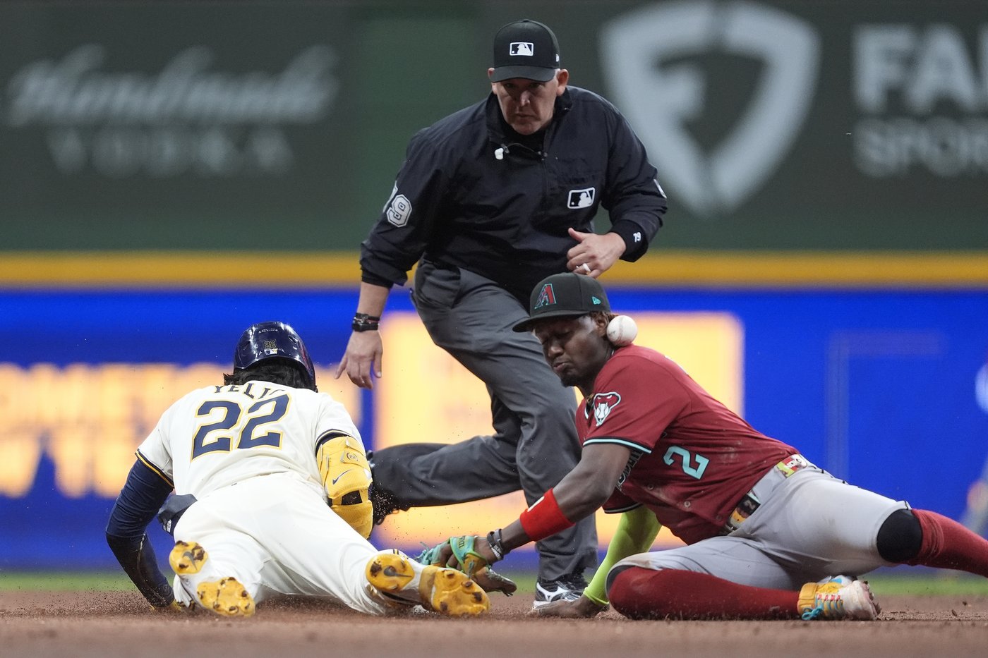 Alexander, Perdomo homer to help the Diamondbacks beat the Brewers, 3-2 | iNFOnews.ca
