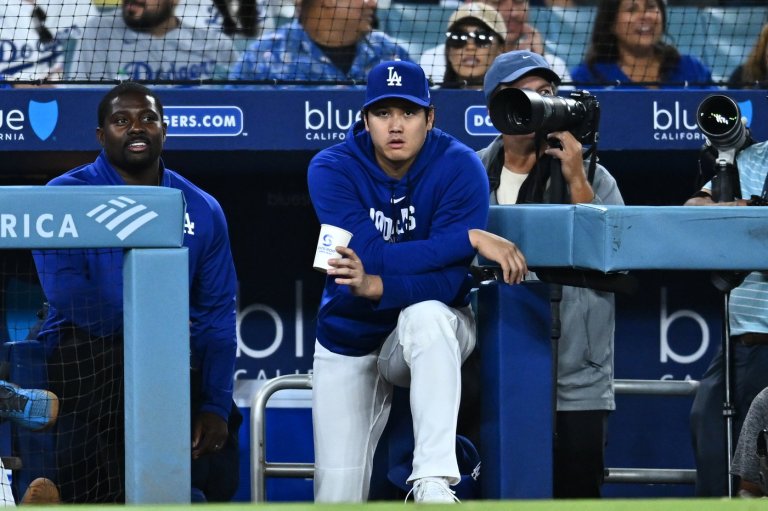 Ohtani out of Dodgers' lineup for 3rd straight day dealing with left knee, right biceps discomfort | iNFOnews.ca