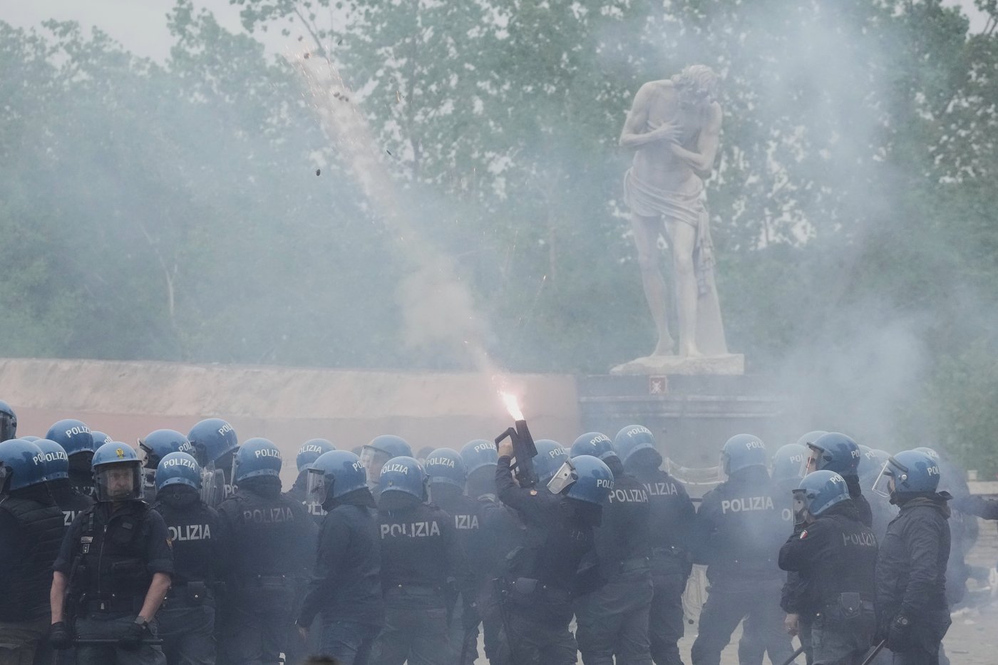 Rome derby clashes likened to 'urban warfare' with 24 police officers injured | iNFOnews.ca