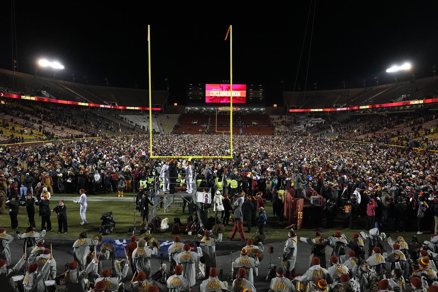 No. 17 Iowa St beats Wildcats 29-21 for first 10-win season, will play Sun Devils for Big 12 title | iNFOnews.ca No. 17 Iowa St beats Wildcats 29-21 for first 10-win season, will play Sun Devils for Big 12 title | iNFOnews.ca