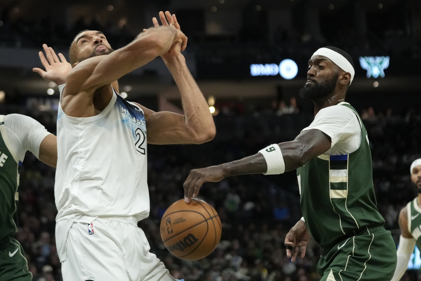 Timberwolves watch their playoff position tumble after blowing huge lead in 4th quarter | iNFOnews.ca Timberwolves watch their playoff position tumble after blowing huge lead in 4th quarter | iNFOnews.ca
