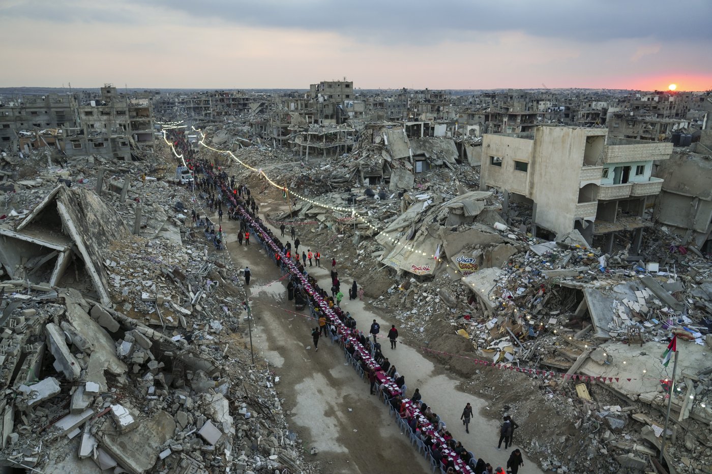 Outrage as Israel cuts off Gaza aid to pressure Hamas to accept new ceasefire proposal | iNFOnews.ca