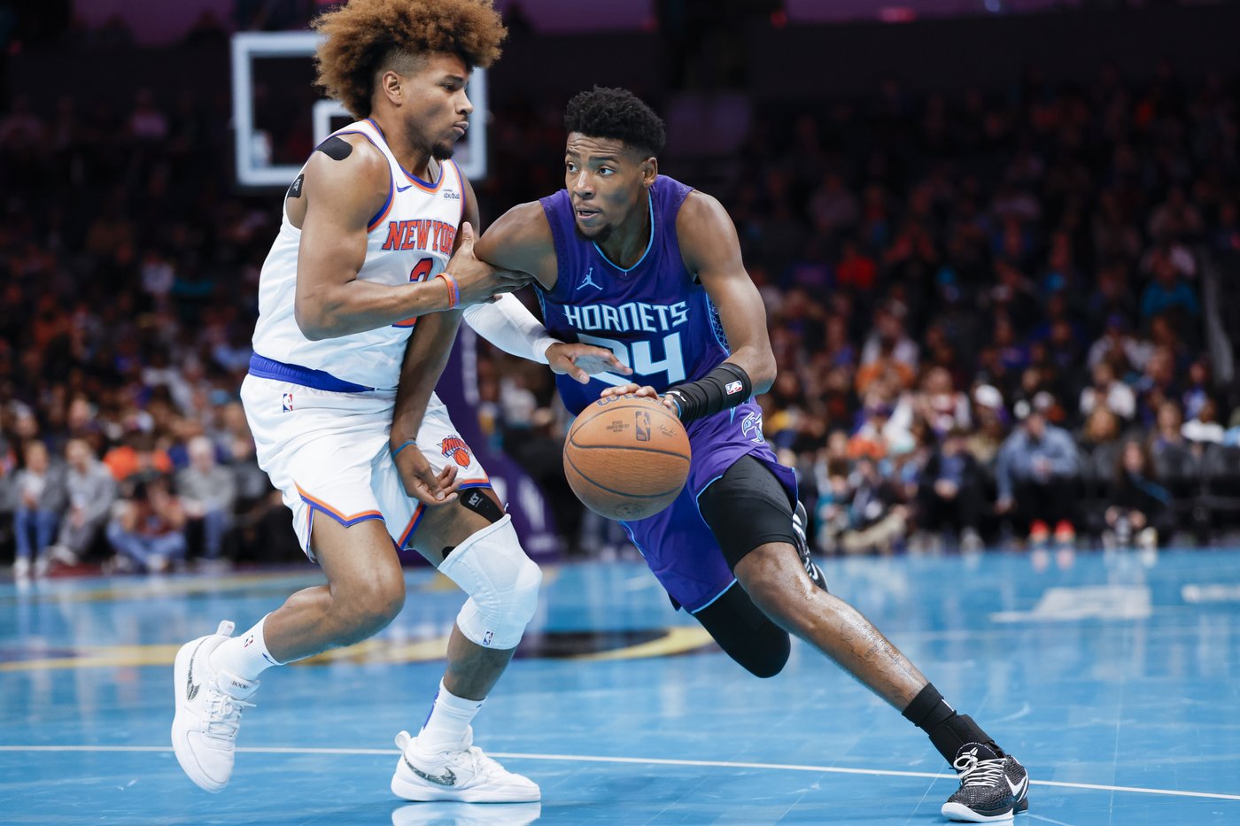 Jalen Brunson pours in 31 points as Knicks hold on to beat the Hornets 99-98 in NBA Cup play | iNFOnews.ca