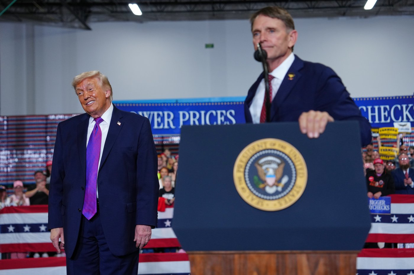 Trump pushes economic messages in Kentucky and Ohio as Iran looms large, in photos | iNFOnews.ca