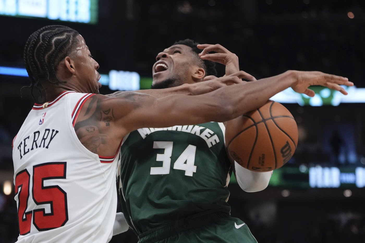 Coby White scores 35, Bulls roll past Bucks 133-122 to get in the win column | iNFOnews.ca Coby White scores 35, Bulls roll past Bucks 133-122 to get in the win column | iNFOnews.ca