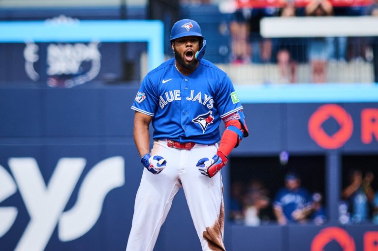 Bateman and Kirk hit homers to power Blue Jays to 7-3 victory over Orioles | iNFOnews.ca