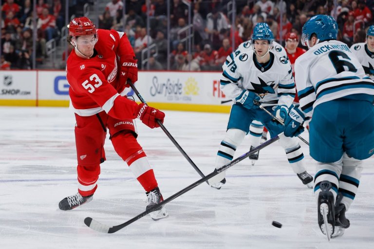 Larkin scores go-ahead goal as Red Wings beat Sharks 4-2 | iNFOnews.ca