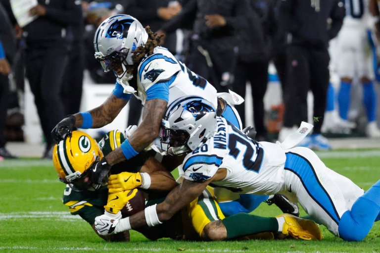 Packers' Watson goes to hospital with chest injury in 2nd quarter. Then he returns to the game. | iNFOnews.ca
