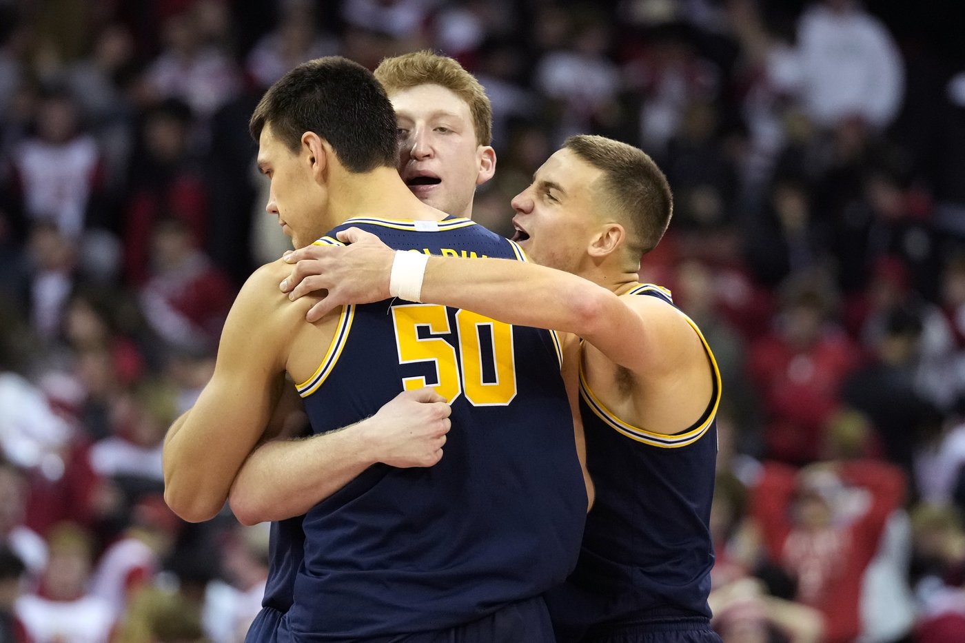 Michigan's 7-foot newcomers earn themselves a nickname after their dynamic Big Ten debut | iNFOnews.ca