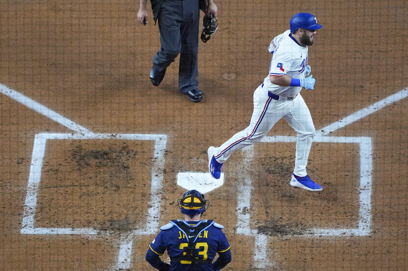 Double Burger for Texas as big 1B homers twice in 6-3 win for 3-game sweep of MLB-best Brewers | iNFOnews.ca Double Burger for Texas as big 1B homers twice in 6-3 win for 3-game sweep of MLB-best Brewers | iNFOnews.ca