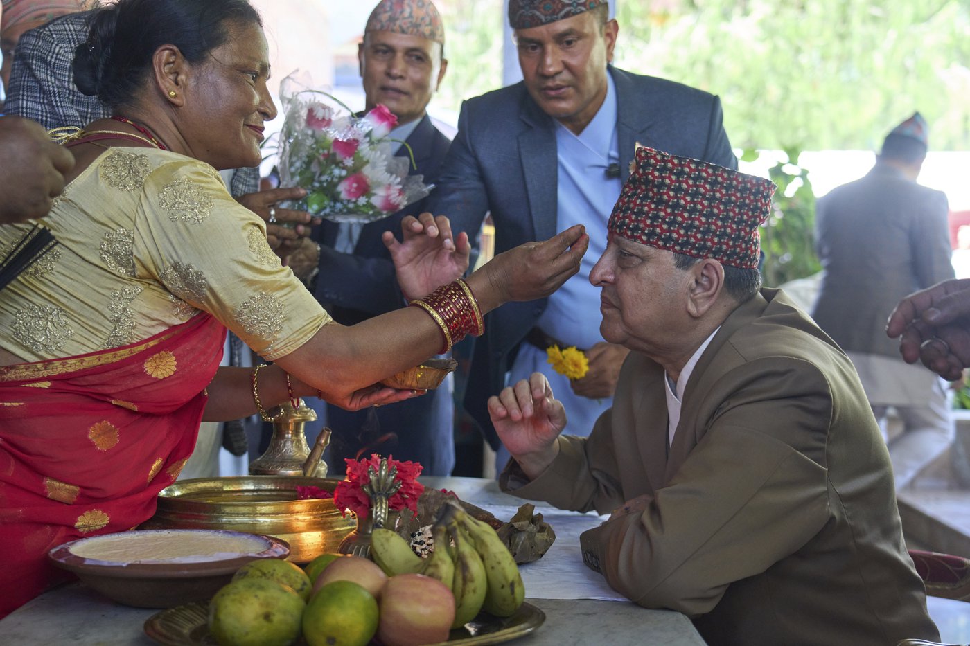 Hundreds greet Nepal's ex-king on his birthday as support for the ousted monarch grows | iNFOnews.ca