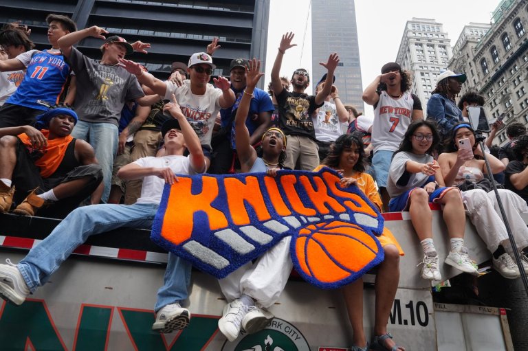Photos of the New York Knicks parade | iNFOnews.ca