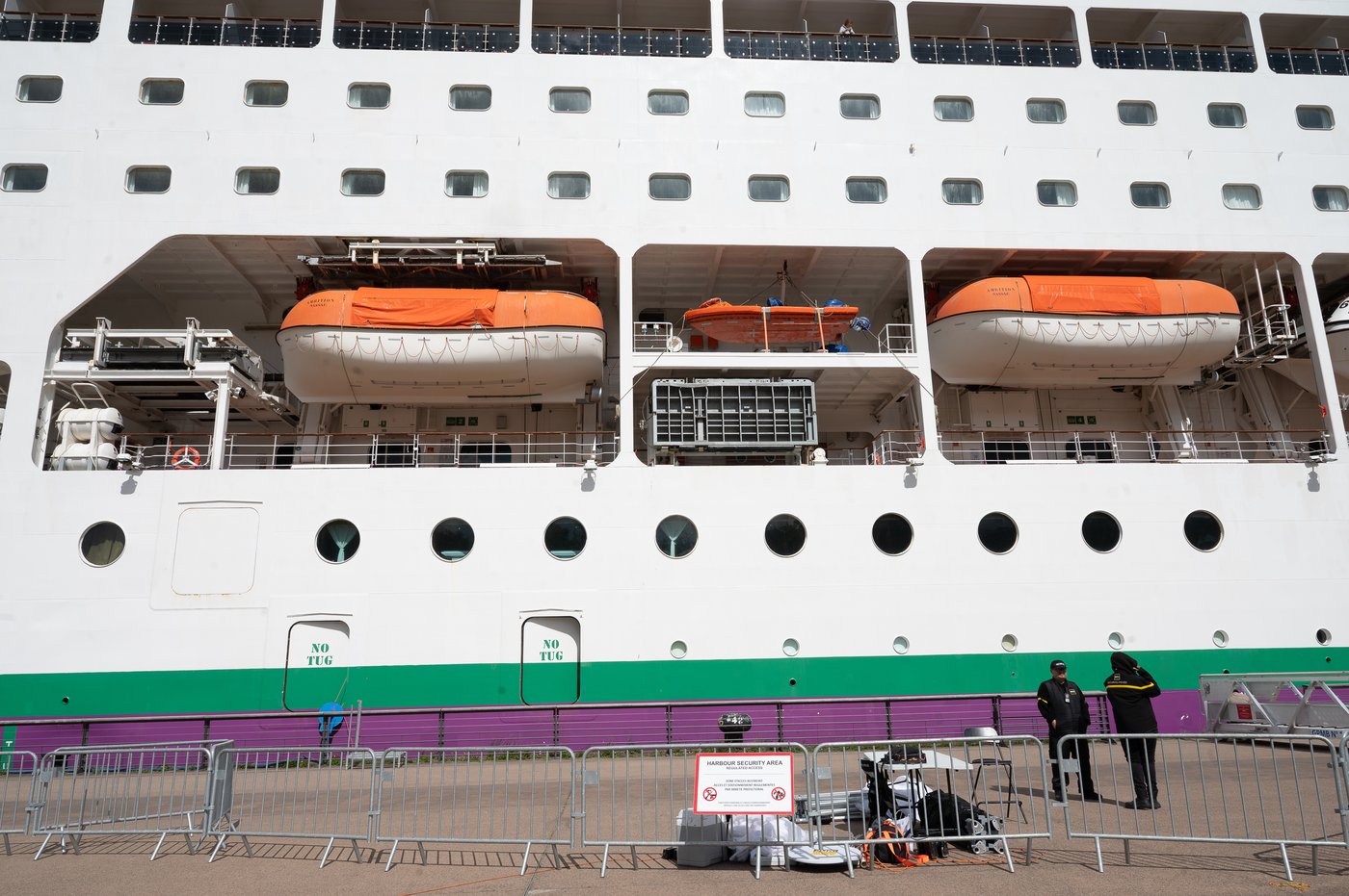 France confines more than 1,700 on British cruise ship in Bordeaux after gastroenteritis outbreak | iNFOnews.ca France confines more than 1,700 on British cruise ship in Bordeaux after gastroenteritis outbreak | iNFOnews.ca