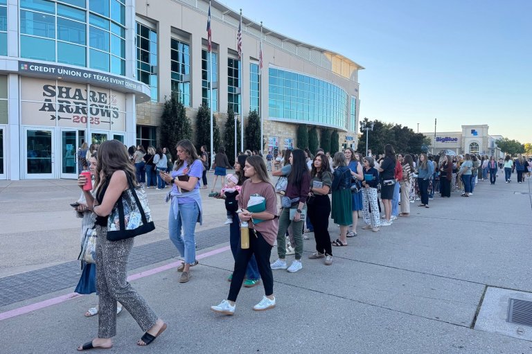 In Dallas, 6,700 women rally for culture war battles after Kirk’s death | iNFOnews.ca