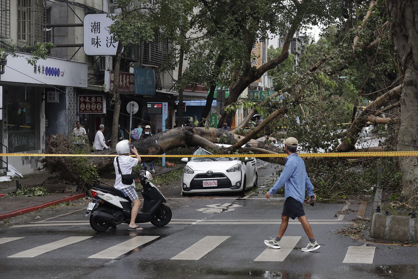 Tropical Storm Kong-rey threatens Shanghai and China's coast after hitting Taiwan as a typhoon | iNFOnews.ca Tropical Storm Kong-rey threatens Shanghai and China's coast after hitting Taiwan as a typhoon | iNFOnews.ca