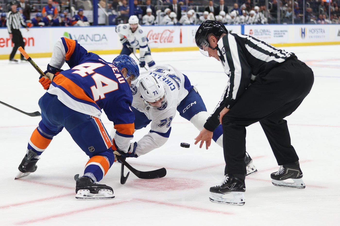 Hagel completes hat trick with 2 late goals as Lightning beat Islanders 5-3 | iNFOnews.ca
