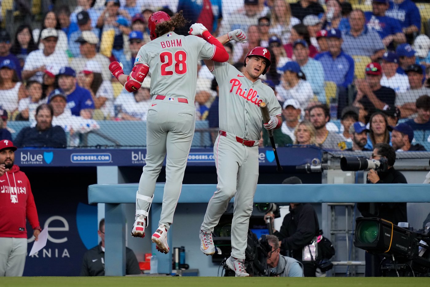 Phillies rally past the Dodgers 4-3 on Edmundo Sosa's homer in 8th | iNFOnews.ca