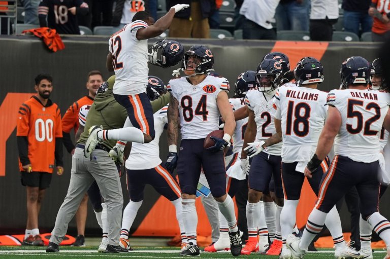 Bears outlast Bengals for wild 47-42 win on Williams' TD pass to Loveland in final minute | iNFOnews.ca Bears outlast Bengals for wild 47-42 win on Williams' TD pass to Loveland in final minute | iNFOnews.ca