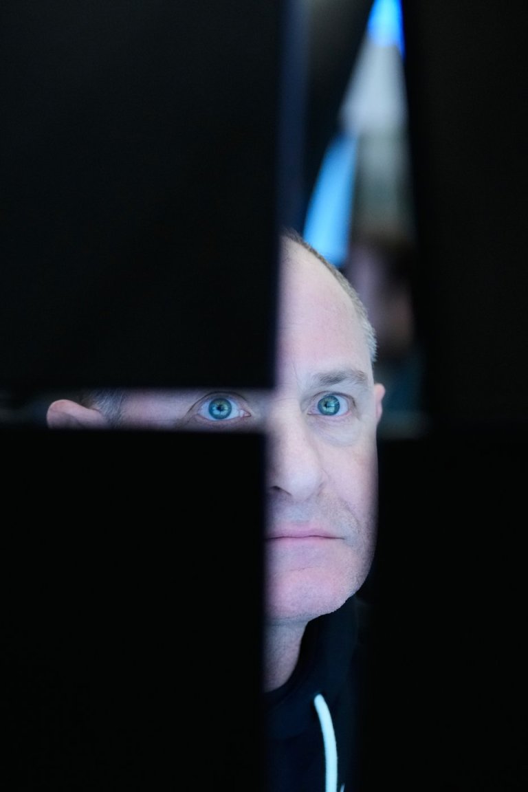 See the world in vertical: Top photos by AP photojournalists | iNFOnews.ca