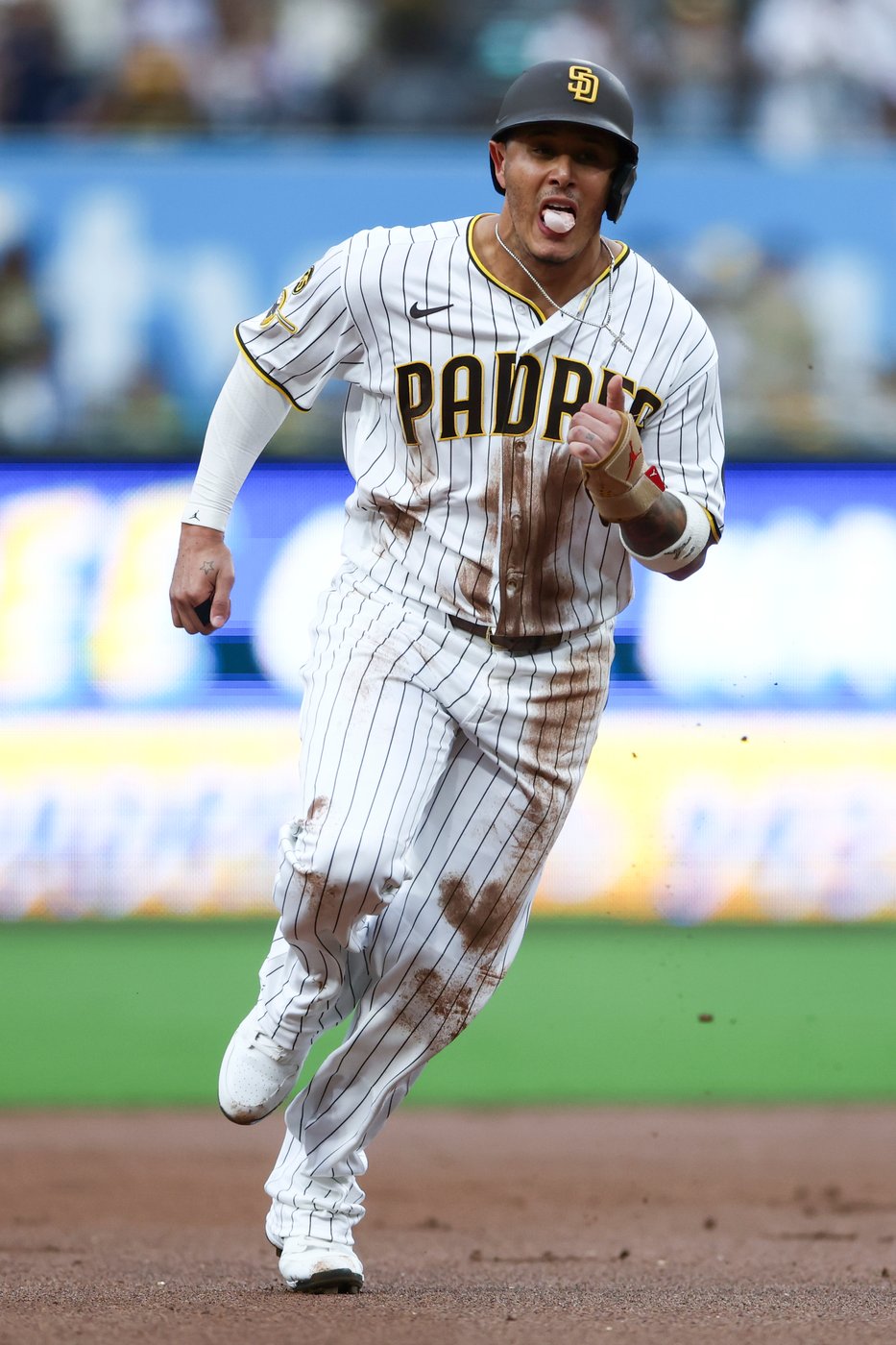 Machado homers as Padres beat D-backs 10-7 to clinch home field in wild-card round vs Cubs | iNFOnews.ca