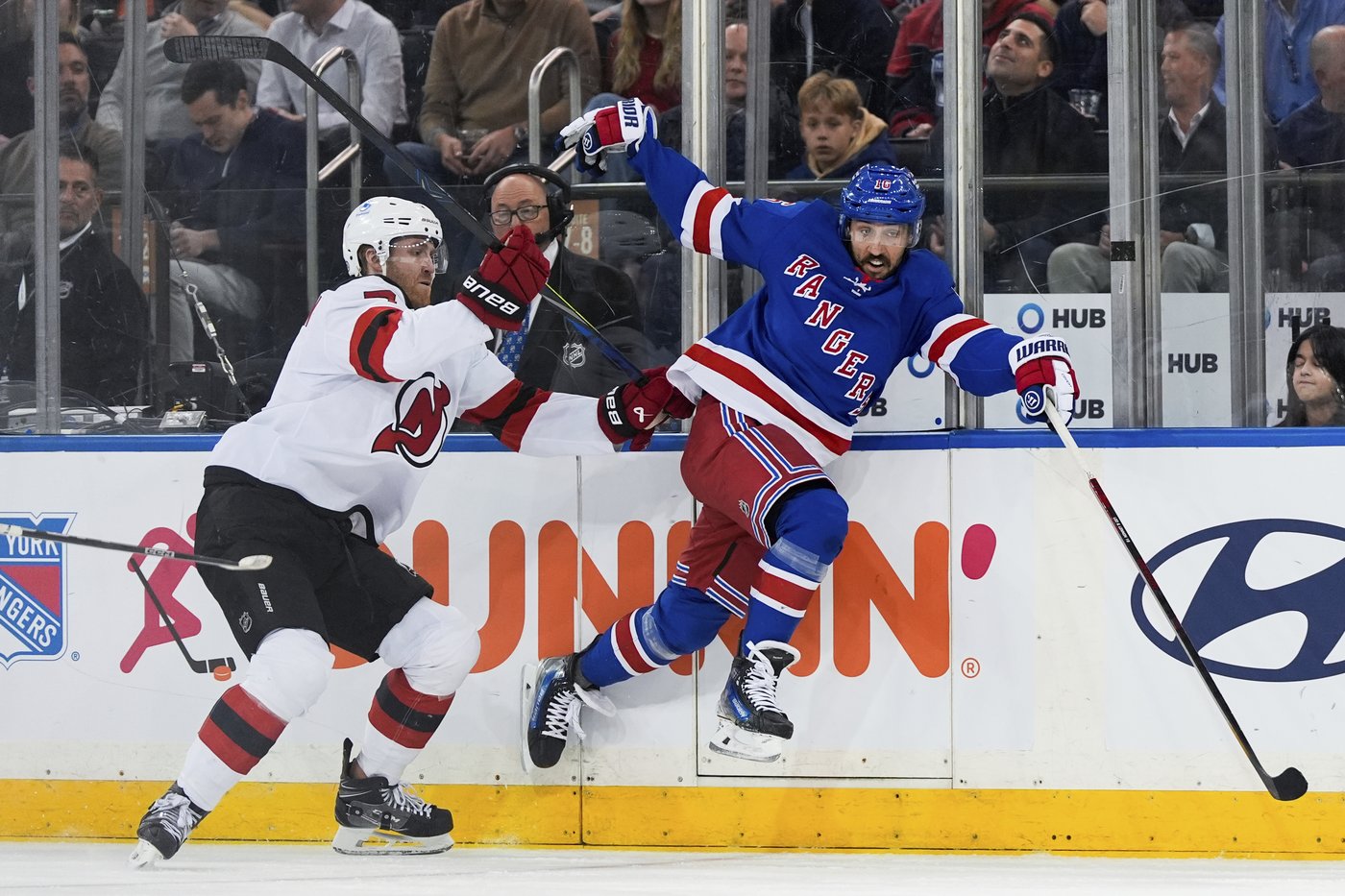 Jesper Bratt has goal and 3 assists, Jack Hughes scores 2 as Devils beat reeling Rangers 5-1 | iNFOnews.ca