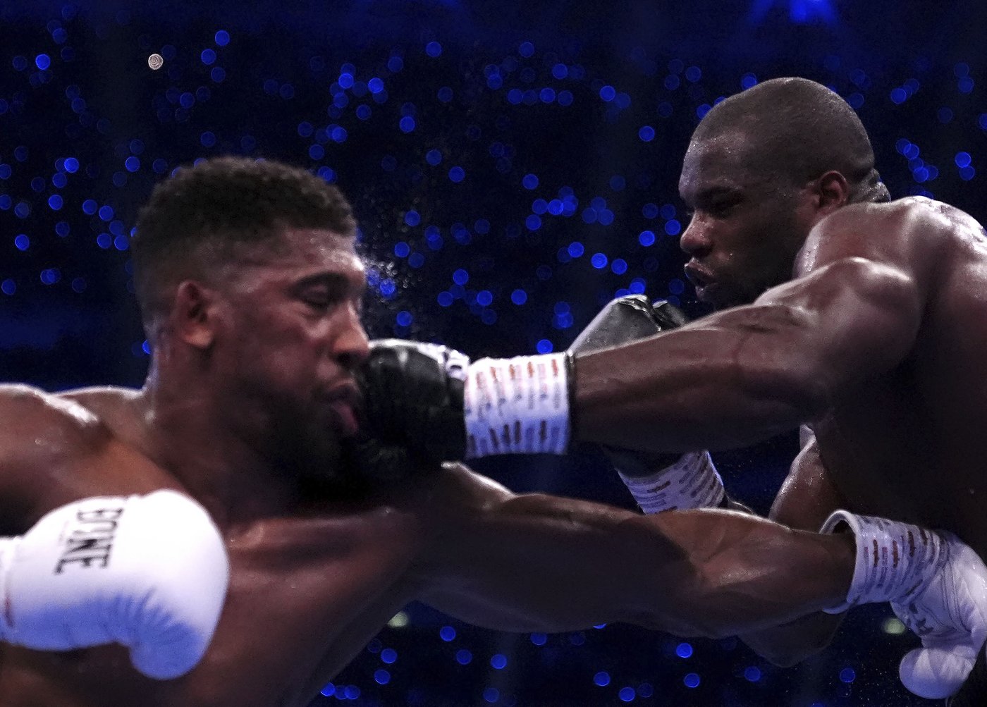 Dubois changes perceptions and muscles onto the top table of heavyweights. He wants Usyk next | iNFOnews.ca