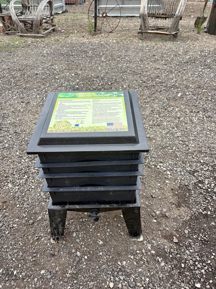 Why a Kamloops woman keeps 25,000 worms in her home | iNhome Why a Kamloops woman keeps 25,000 worms in her home | iNhome