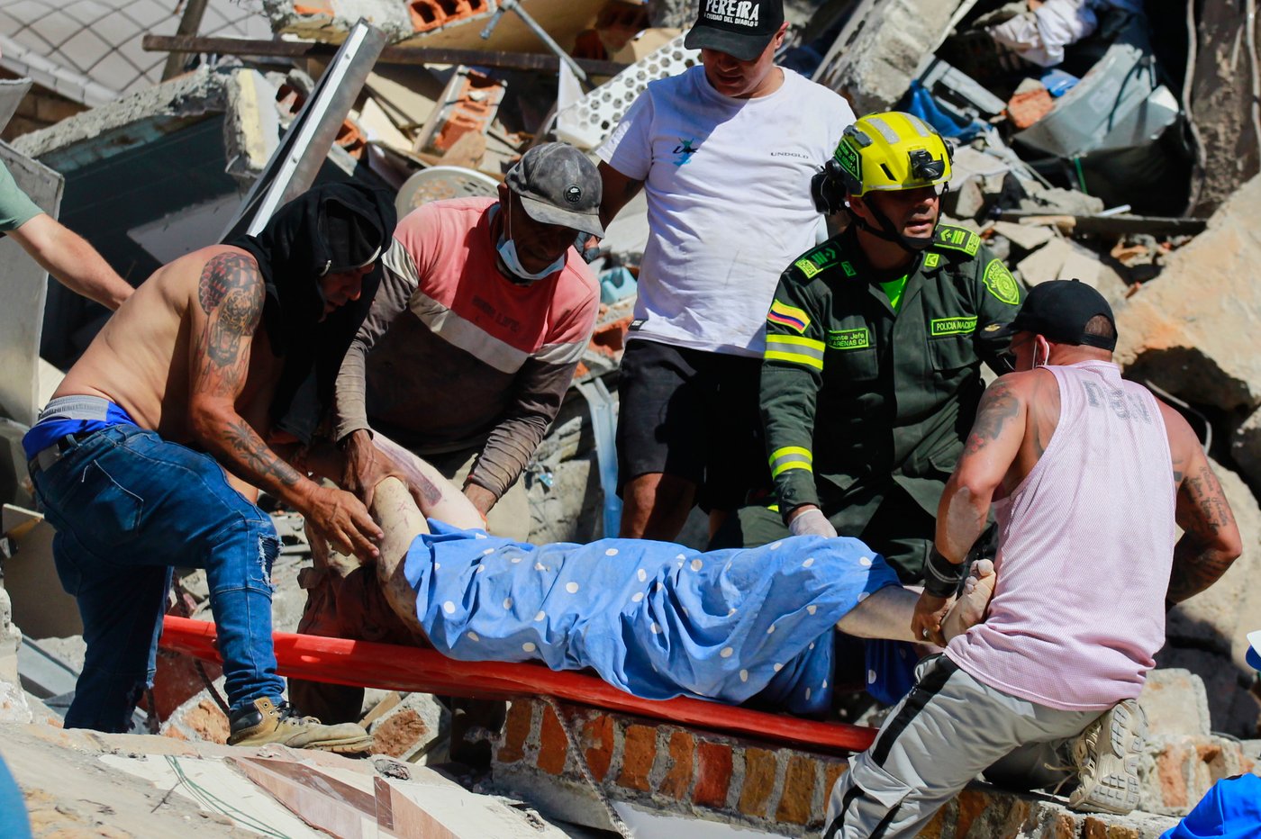 Magnitude 7.4 quake rocks western Colombia, killing at least 111 people | iNFOnews.ca Magnitude 7.4 quake rocks western Colombia, killing at least 111 people | iNFOnews.ca