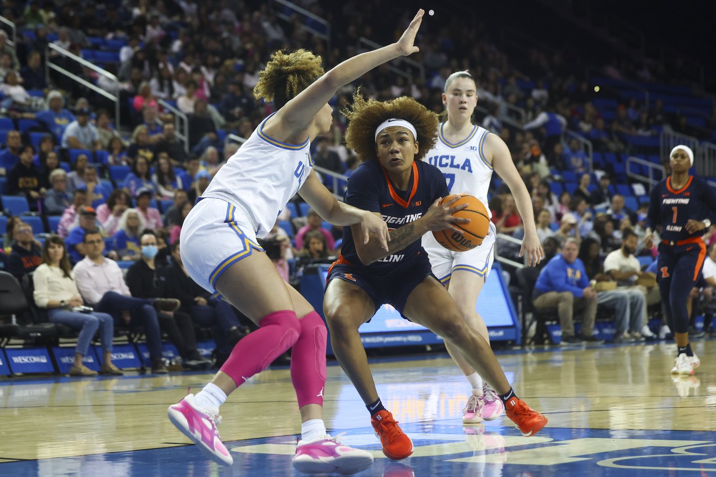 UCLA's Betts scores 22, sets school single-season blocks mark in 70-55 win over No. 25 Illinois | iNFOnews.ca