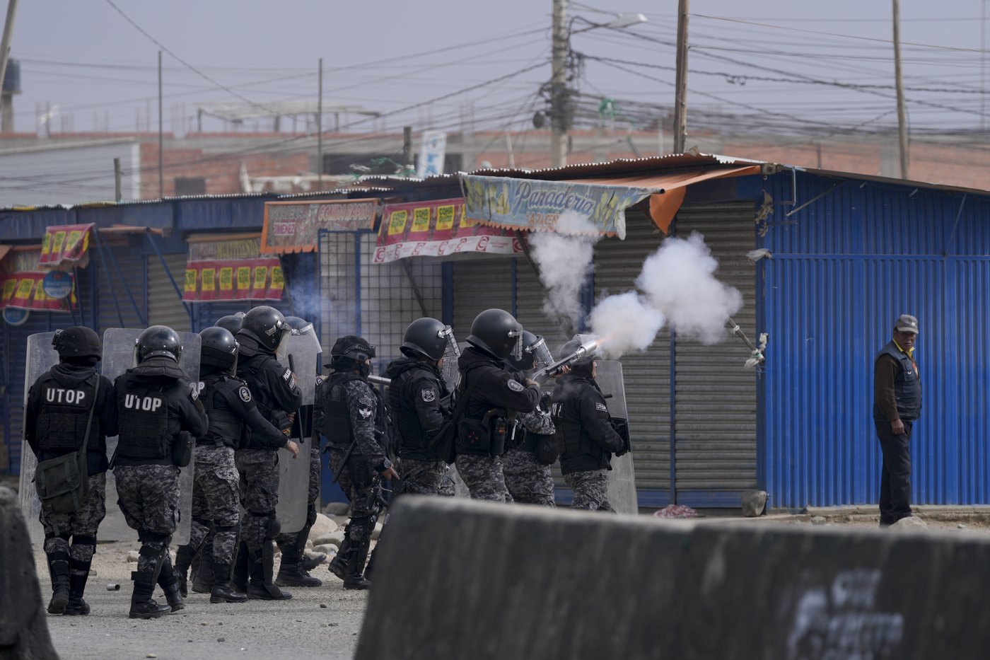Rival protesters clash in Bolivia as ex-President Evo Morales leads a march to the capital | iNFOnews.ca Rival protesters clash in Bolivia as ex-President Evo Morales leads a march to the capital | iNFOnews.ca